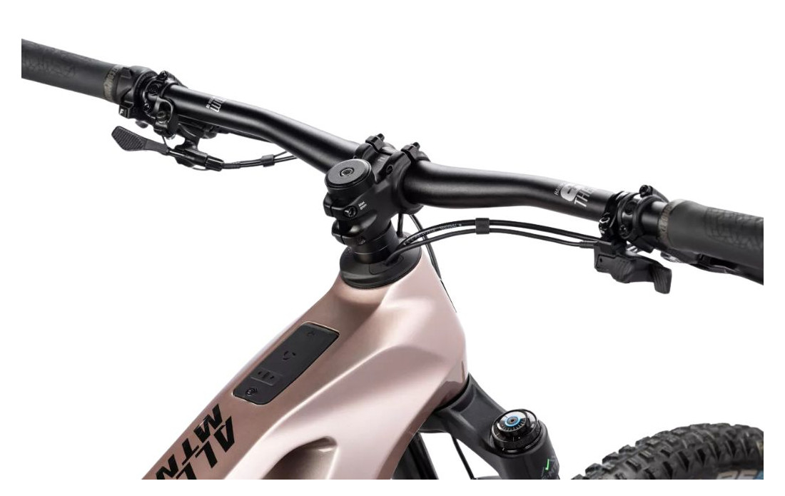 Allmtn CF 11 TRN/IQ